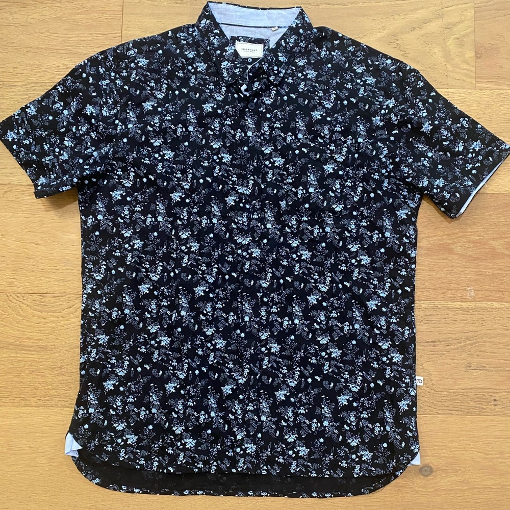 7 Diamonds black with light blue Floral men’s Button Down Shirt size L EUC